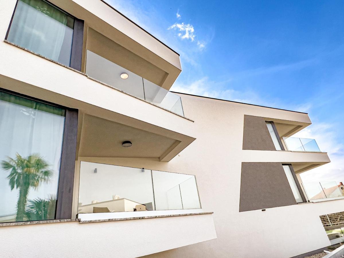 Villa Mirno More Apartments Malinska Exterior foto