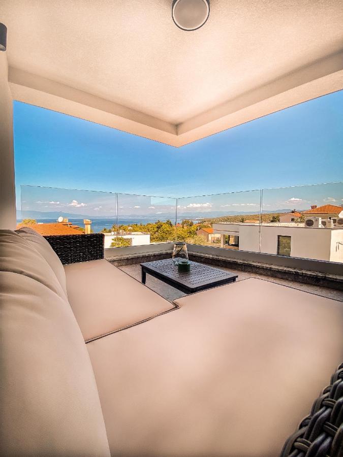 Villa Mirno More Apartments Malinska Exterior foto