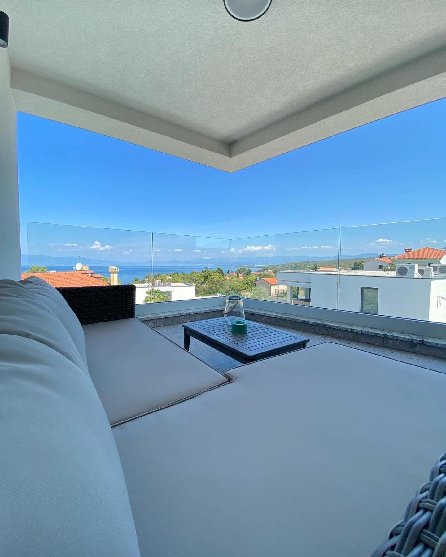 Villa Mirno More Apartments Malinska Exterior foto